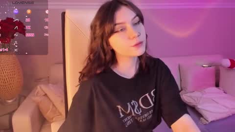 Snapshot of una_medisson chatting on December 6, 9:32 am Una online show from December 6, 9:32 am