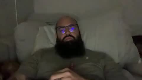 Snapshot of uncutbeard129840 chatting on December 16, 2:00 pm uncutbeard129840 online show from December 16, 2:00 pm