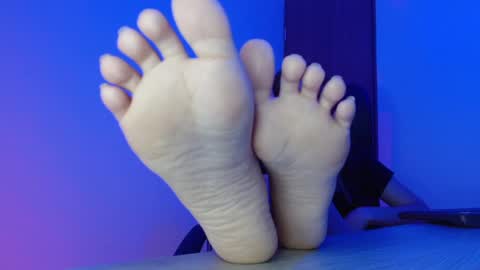 Snapshot of underlana____ chatting on December 18, 3:15 am online show from December 18, 3:15 am