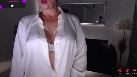 Snapshot of unfulfilledwife chatting on November 10, 9:08 am Eva online show from November 10, 9:08 am