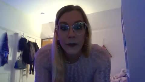 Snapshot of unicornslut333 chatting on November 23, 6:13 am UnicornSlut333 online show from November 23, 6:13 am