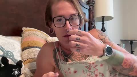 Snapshot of ur_goddess_daylee chatting on November 15, 7:10 pm Goddess online show from November 15, 7:10 pm