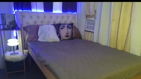 Snapshot of ur_sassyslutx chatting on November 5, 12:43 am ur_sassyslutx online show from November 5, 12:43 am