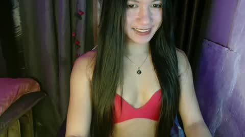Snapshot of urasiansexbombgirlxxx chatting on December 8, 3:13 pm Elizabeth online show from December 8, 3:13 pm