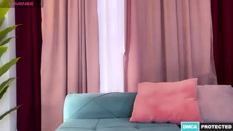 Snapshot of urgoddessjenny chatting on December 11, 5:32 am Jenny online show from December 11, 5:32 am