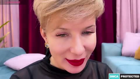 Snapshot of urgoddessjenny chatting on December 30, 10:23 pm Jenny online show from December 30, 10:23 pm