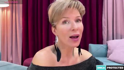 Snapshot of urgoddessjenny chatting on January 2, 6:45 pm Jenny online show from January 2, 6:45 pm