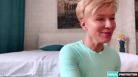 Snapshot of urgoddessjenny chatting on February 8, 6:54 am Jenny online show from February 8, 6:54 am