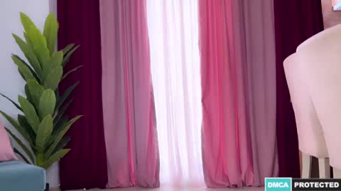 Snapshot of urgoddessjenny chatting on February 24, 5:22 am Jenny online show from February 24, 5:22 am