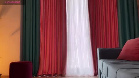 Snapshot of urgoddessjenny chatting on September 11, 12:27 pm Jenny online show from September 11, 12:27 pm