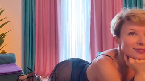 Snapshot of urgoddessjenny chatting on October 15, 12:05 pm Jenny online show from October 15, 12:05 pm