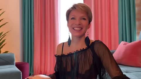 Snapshot of urgoddessjenny chatting on October 27, 11:03 am Jenny online show from October 27, 11:03 am