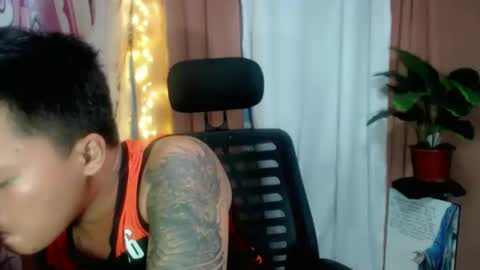 Snapshot of urhot_fucker13 chatting on November 23, 12:38 pm JUST CALL MY NAME jayrus online show from November 23, 12:38 pm