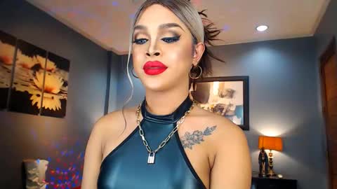 Snapshot of urmajestytyra chatting on January 18, 2:03 am UrMajestyTyra online show from January 18, 2:03 am