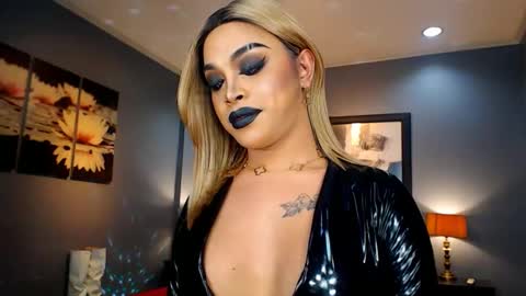 Snapshot of urmajestytyra chatting on February 1, 2:16 am UrMajestyTyra online show from February 1, 2:16 am