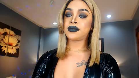 Snapshot of urmajestytyra chatting on February 4, 3:00 am UrMajestyTyra online show from February 4, 3:00 am