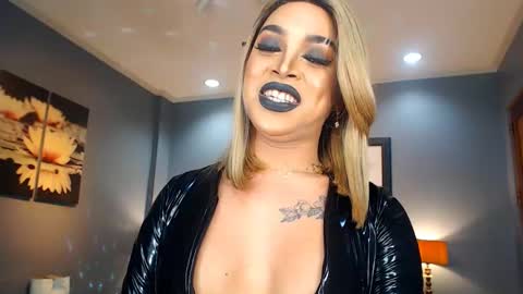 Snapshot of urmajestytyra chatting on February 4, 6:25 am UrMajestyTyra online show from February 4, 6:25 am