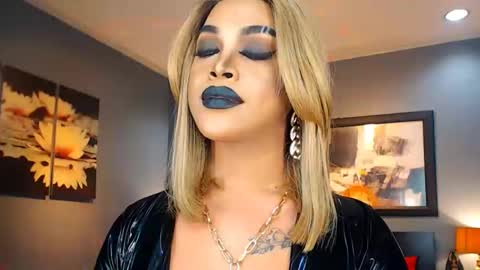 Snapshot of urmajestytyra chatting on February 12, 4:23 am UrMajestyTyra online show from February 12, 4:23 am