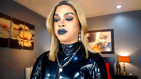 Snapshot of urmajestytyra chatting on February 12, 7:23 am UrMajestyTyra online show from February 12, 7:23 am