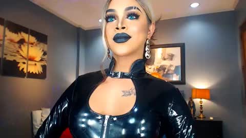 Snapshot of urmajestytyra chatting on February 16, 12:19 am UrMajestyTyra online show from February 16, 12:19 am