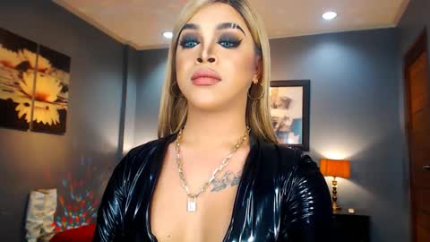 Snapshot of urmajestytyra chatting on February 22, 7:01 am UrMajestyTyra online show from February 22, 7:01 am