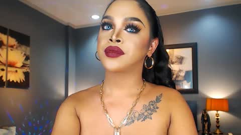 Snapshot of urmajestytyra chatting on March 1, 3:32 am UrMajestyTyra online show from March 1, 3:32 am