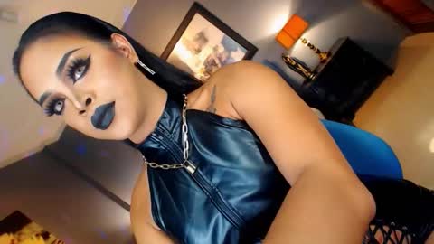 Snapshot of urmajestytyra chatting on October 13, 2:00 am UrMajestyTyra online show from October 13, 2:00 am