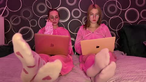 urmissalice online show from December 6, 3:55 pm