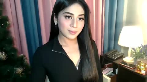 Snapshot of urseductive_calixx chatting on November 9, 5:44 pm JUST CALL ME CALI online show from November 9, 5:44 pm