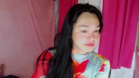 Snapshot of ursexy_debra chatting on November 11, 2:55 am TYRA online show from November 11, 2:55 am