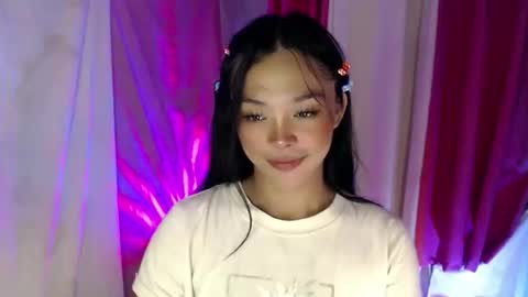 Snapshot of ursexy_debra chatting on November 19, 3:28 am TYRA online show from November 19, 3:28 am