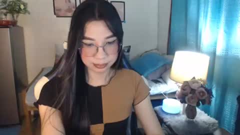 Snapshot of urwetasianprincessxx chatting on March 7, 12:23 pm Ashley Kate Mateo Gray online show from March 7, 12:23 pm