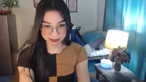 Snapshot of urwetasianprincessxx chatting on March 10, 11:53 am Ashley Kate Mateo Gray online show from March 10, 11:53 am