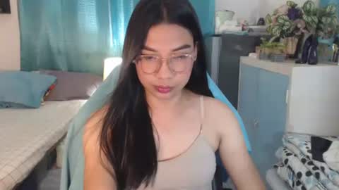 Snapshot of urwetasianprincessxx chatting on December 14, 12:21 pm Ashley Kate Mateo Gray online show from December 14, 12:21 pm