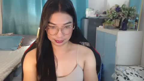Snapshot of urwetasianprincessxx chatting on December 16, 11:15 am Ashley Kate Mateo Gray online show from December 16, 11:15 am