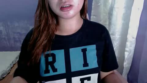 urwildslutty17 online show from November 28, 1:08 am