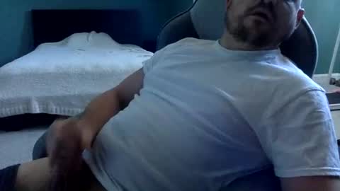 Snapshot of usamalemgj chatting on December 18, 4:35 pm JayDee20420 online show from December 18, 4:35 pm