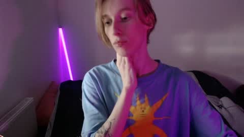 Snapshot of usuck364662 chatting on January 2, 9:00 am Excuse me online show from January 2, 9:00 am