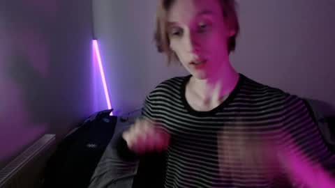 Snapshot of usuck364662 chatting on January 7, 2:19 pm Excuse me online show from January 7, 2:19 pm