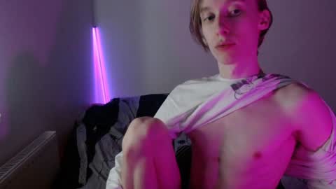 Snapshot of usuck364662 chatting on January 15, 4:36 am Excuse me online show from January 15, 4:36 am