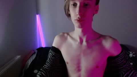 Snapshot of usuck364662 chatting on January 19, 3:29 am Excuse me online show from January 19, 3:29 am