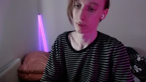 Snapshot of usuck364662 chatting on January 19, 9:33 am Excuse me online show from January 19, 9:33 am