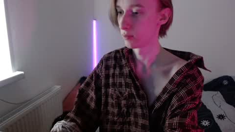 Snapshot of usuck364662 chatting on February 2, 3:21 am Excuse me online show from February 2, 3:21 am