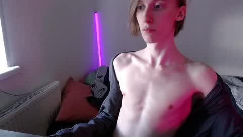 Snapshot of usuck364662 chatting on February 8, 6:33 am Excuse me online show from February 8, 6:33 am