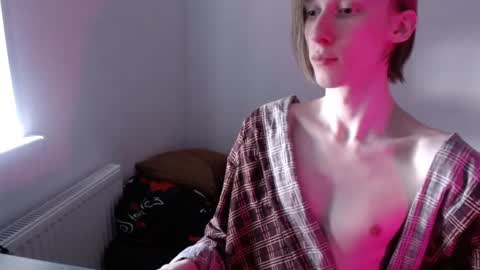 Snapshot of usuck364662 chatting on March 4, 7:51 am Excuse me online show from March 4, 7:51 am