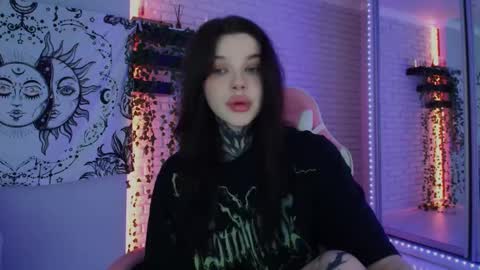 Snapshot of uwu_eva chatting on December 3, 11:01 am Eva online show from December 3, 11:01 am