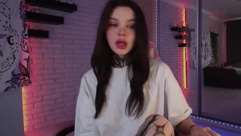 Snapshot of uwu_eva chatting on December 11, 8:58 am Eva online show from December 11, 8:58 am