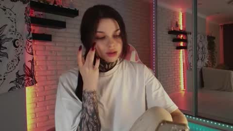 Snapshot of uwu_eva chatting on December 11, 8:50 pm Eva online show from December 11, 8:50 pm