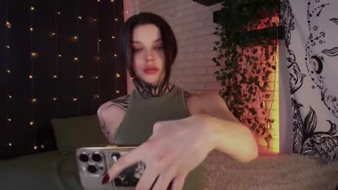 Snapshot of uwu_eva chatting on December 15, 8:52 am Eva online show from December 15, 8:52 am