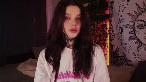 Snapshot of uwu_eva chatting on December 21, 10:39 am Eva online show from December 21, 10:39 am